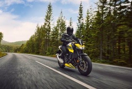 Honda CB750 Hornet: Jetzt auch mit E-Clutch erhältlich.