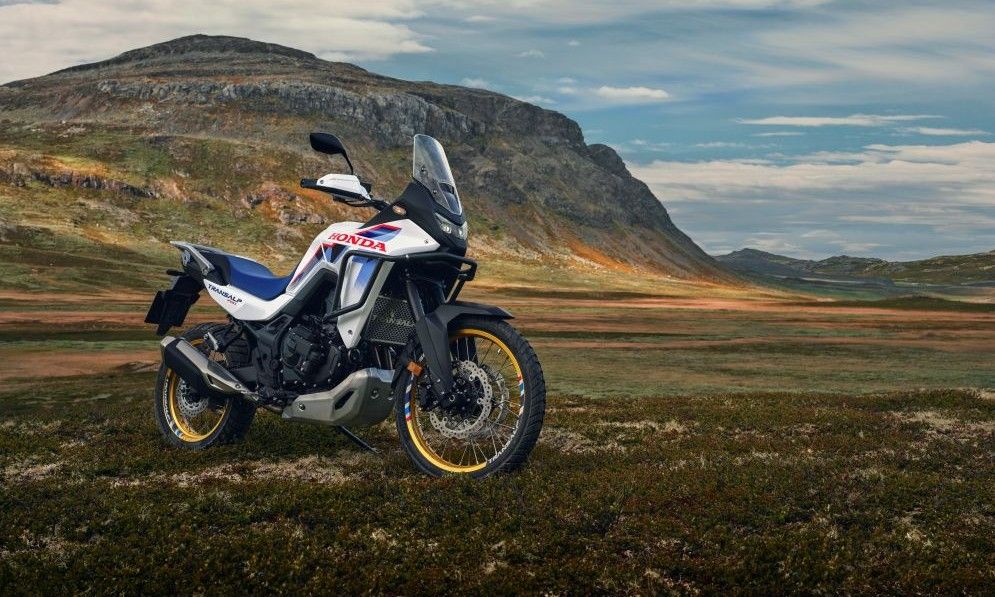 Honda Transalp: Jetzt auch mit E-Clutch erhältlich.