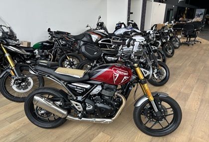Online-Insolvenzversteigerung von neuen und gebrauchten Motorrädern - verschiedene Marken, u.a. Triumph, BMW, Harley Davidson, KTM 