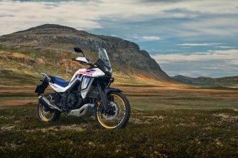 Honda Transalp: Jetzt auch mit E-Clutch erhältlich.