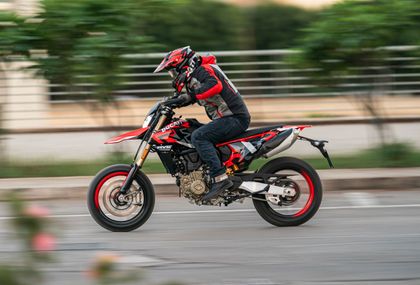 Ducati Hypermotard 698 Mono – Live. Play. Ride.
